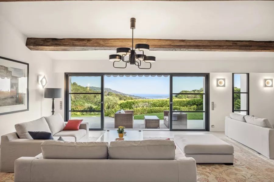 MOUGINS - Magnifique villa contemporaine vue mer - 2