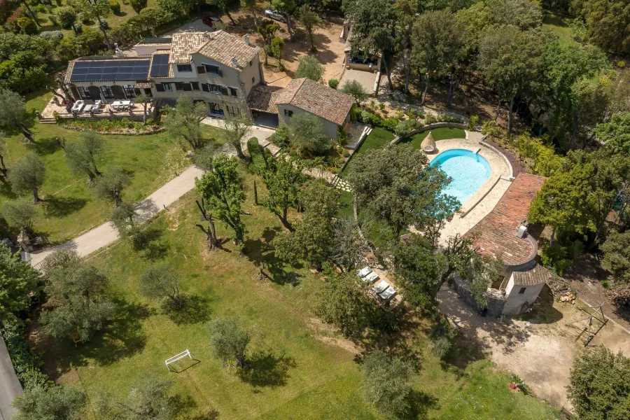 Valbonne - À proximité du village - 5 chambres - 2