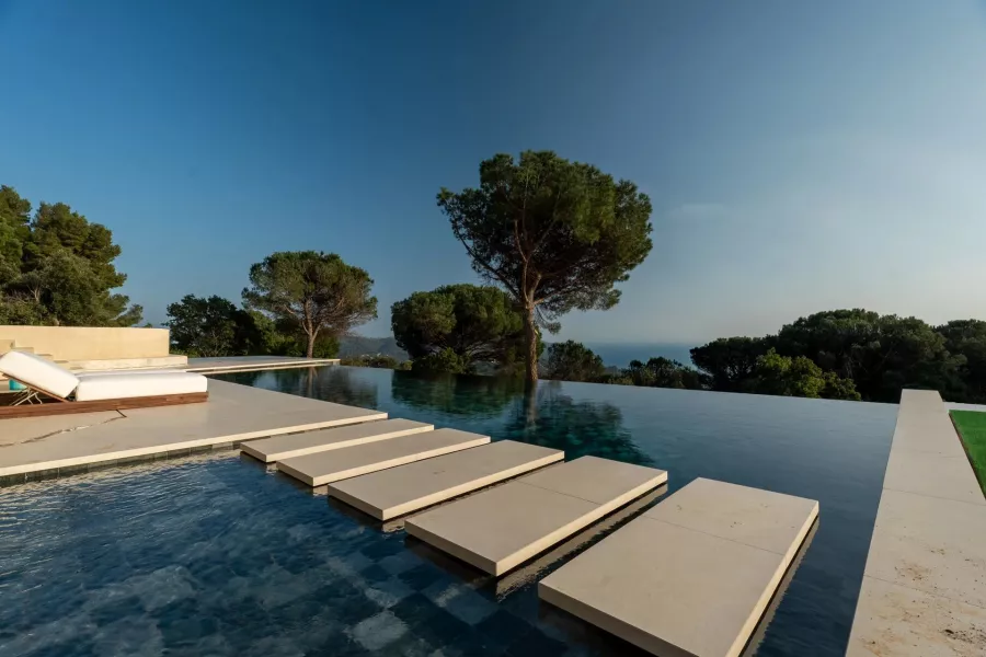 La Réserve - Adresse contemporaine rare offrant une vue mer panoramique - 2