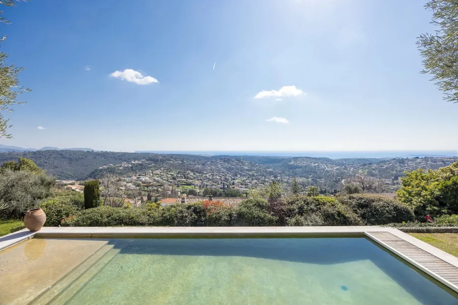 Villa de charme avec façade en pierre et vue panoramique - 5 chambres - 2