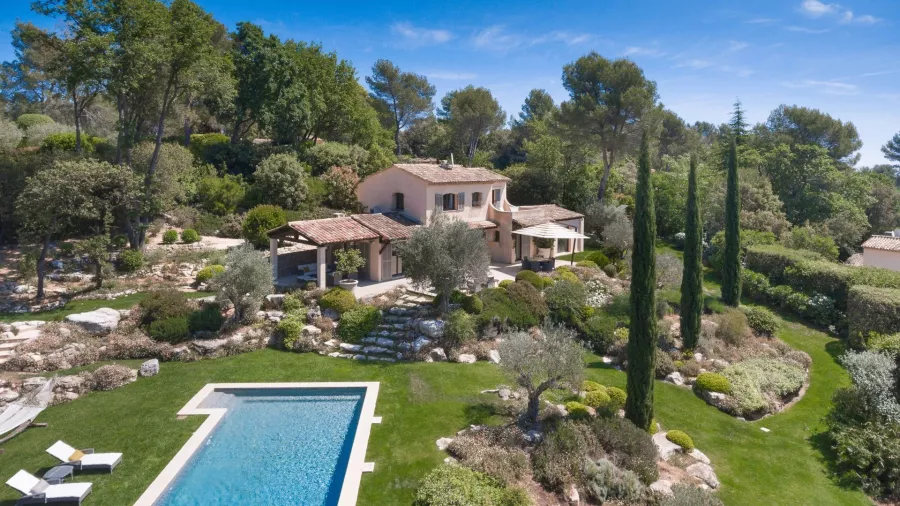 Arrière-pays cannois - Superbe villa dans prestigieux domaine privé - 1