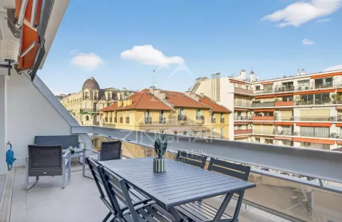 Renovated apartment with terraces – Carré d’Or – Nice
